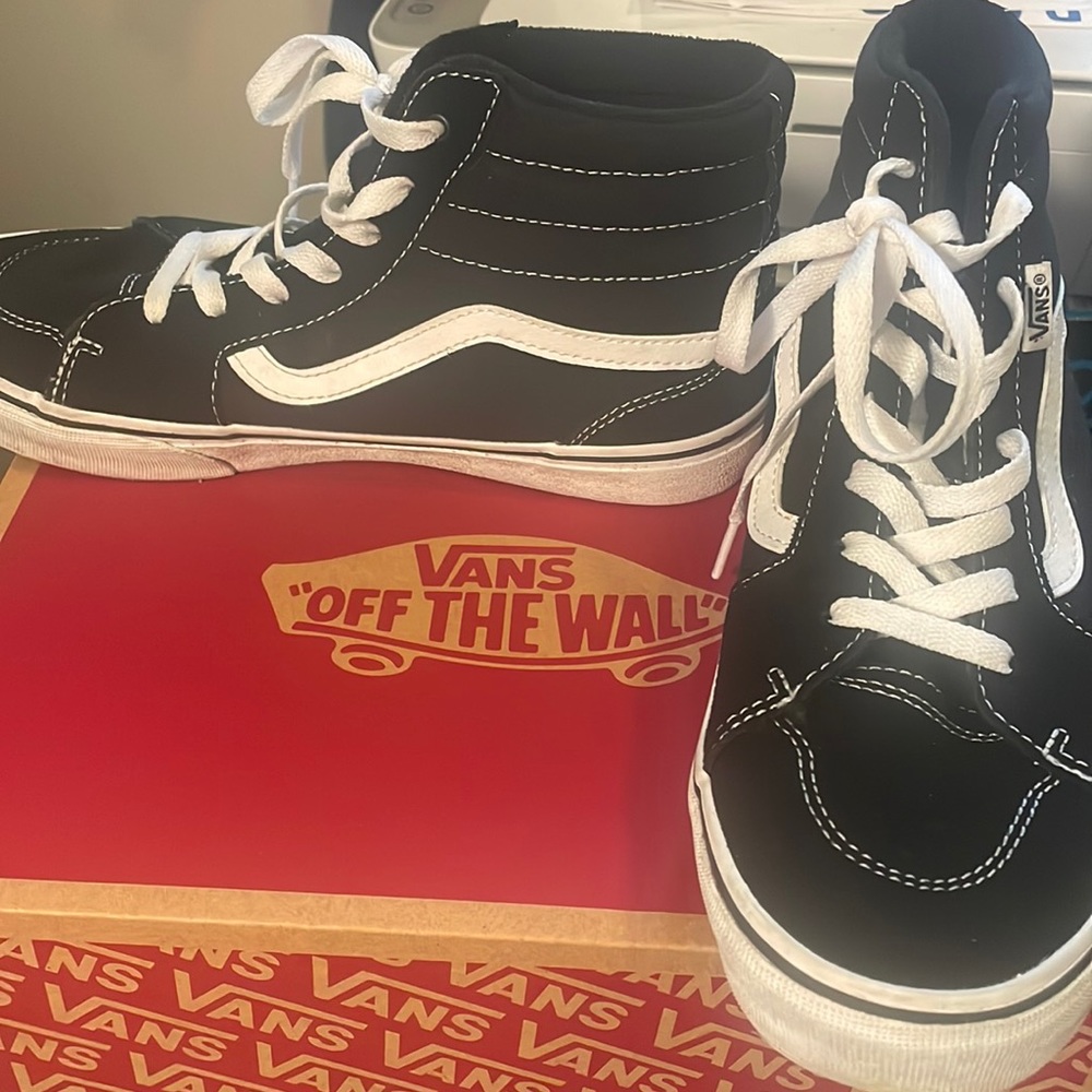 Vans Black and White size 7